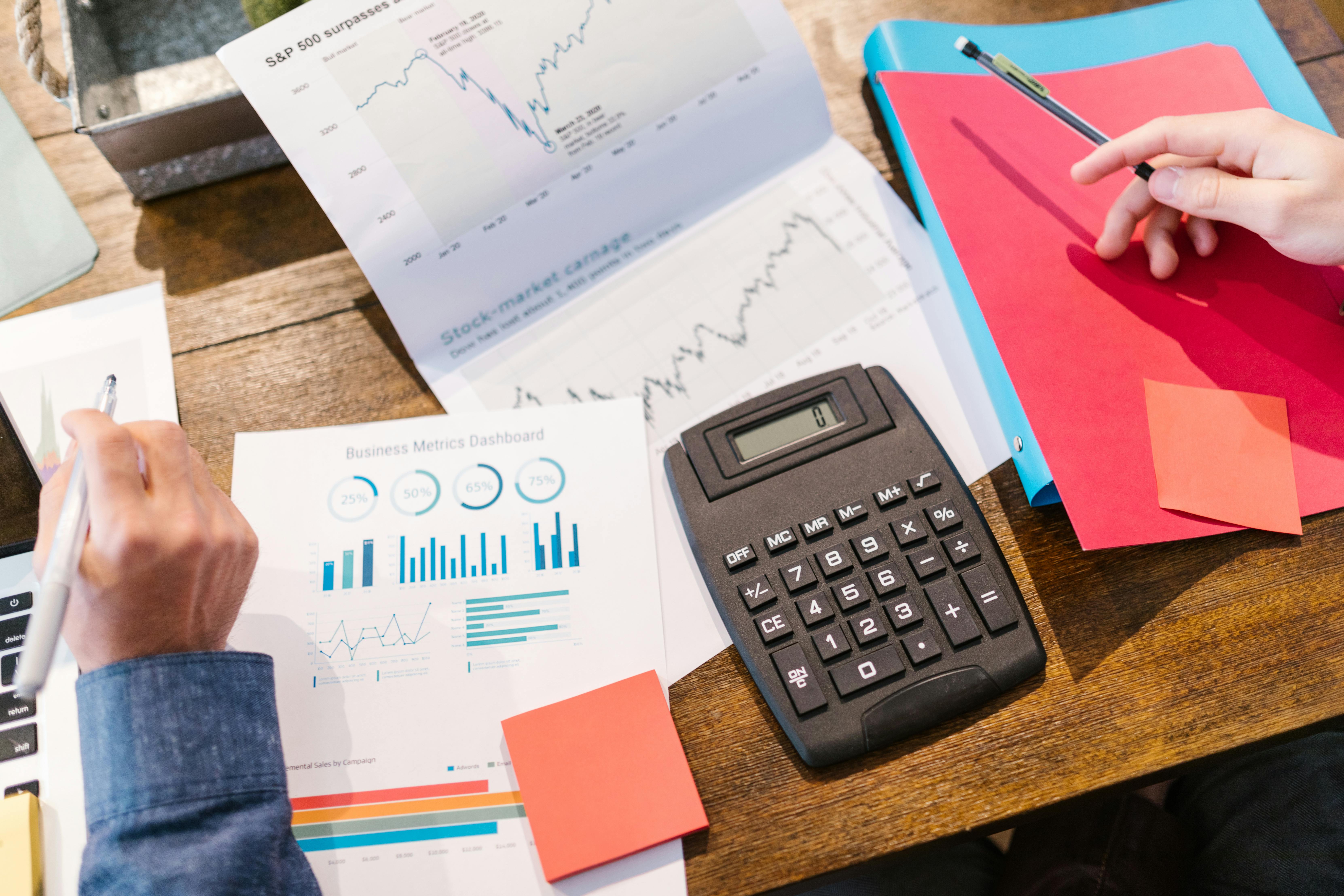 Exclusive Investments for Accredited Investors: The Strategic Advantages of Large Value Funds in India (2025 Update)